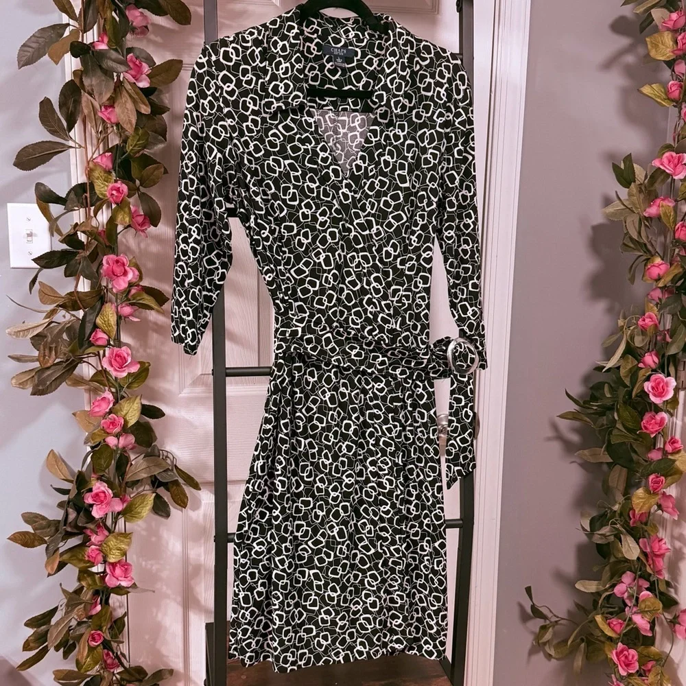 Chaps V-neck wrap 3/4 sleeves tie waist abstract geometric print Dress - Picture 15 of 15